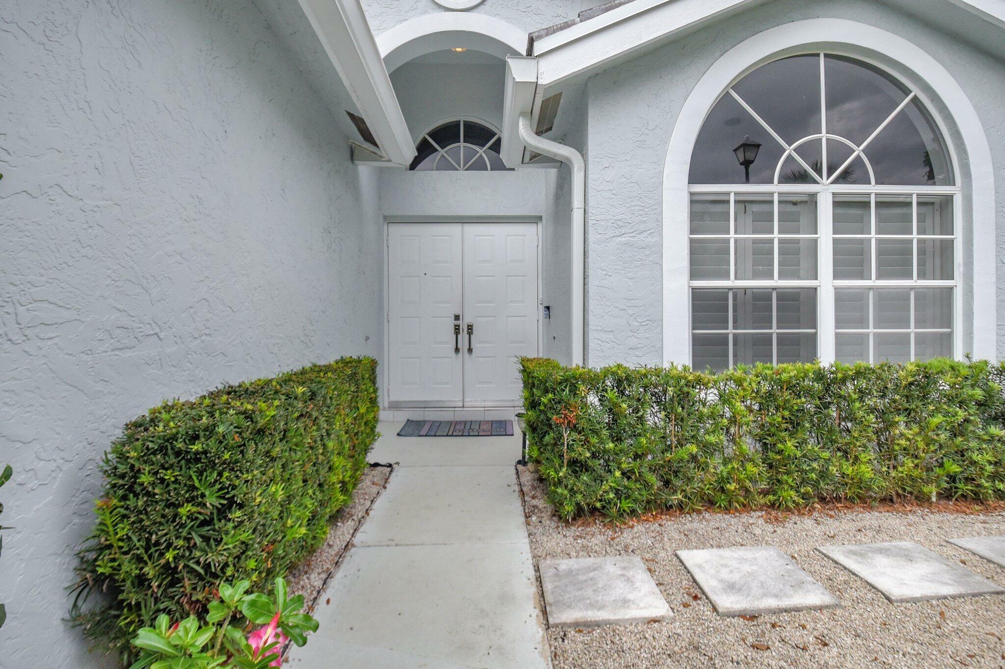 Property Photo:  2757 S Clearbrook Circle  FL 33445 