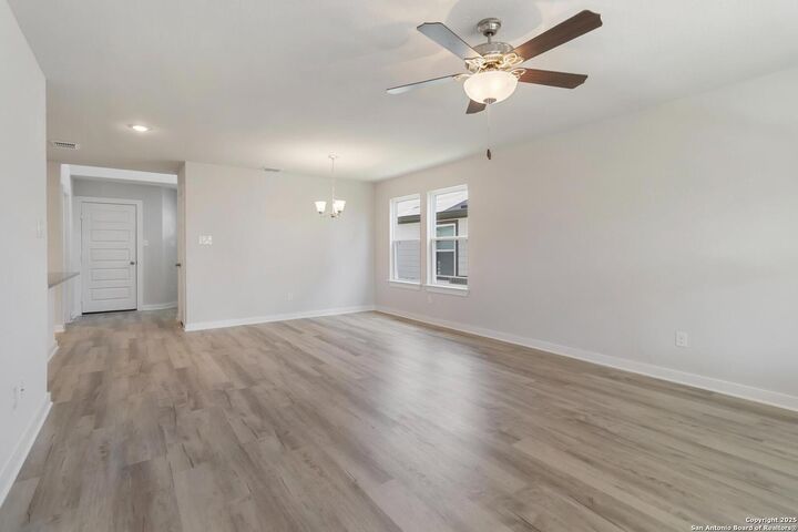 Property Photo: 5915 Willow Point Blvd TX 78219