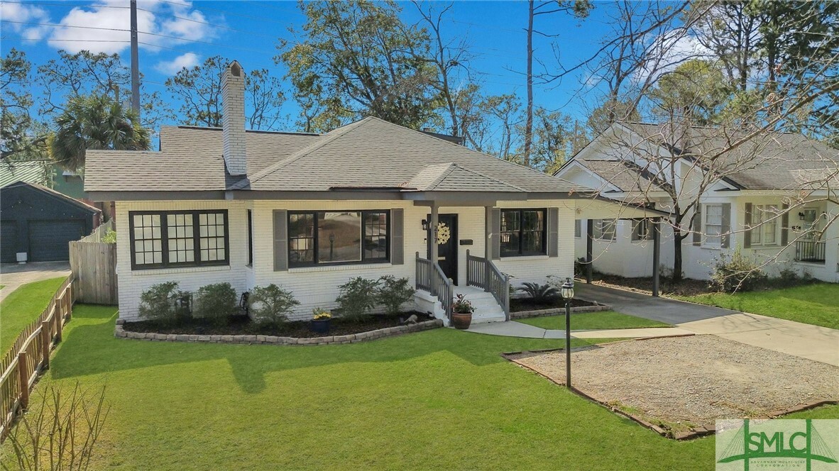 Property Photo: 217 E 60th Street GA 31405