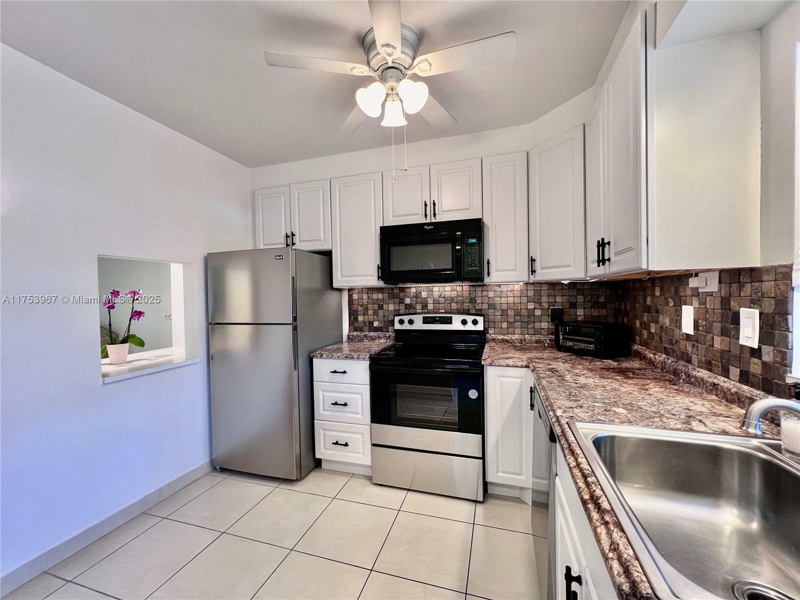 Property Photo:  1400 NE 55th St 201  FL 33334 