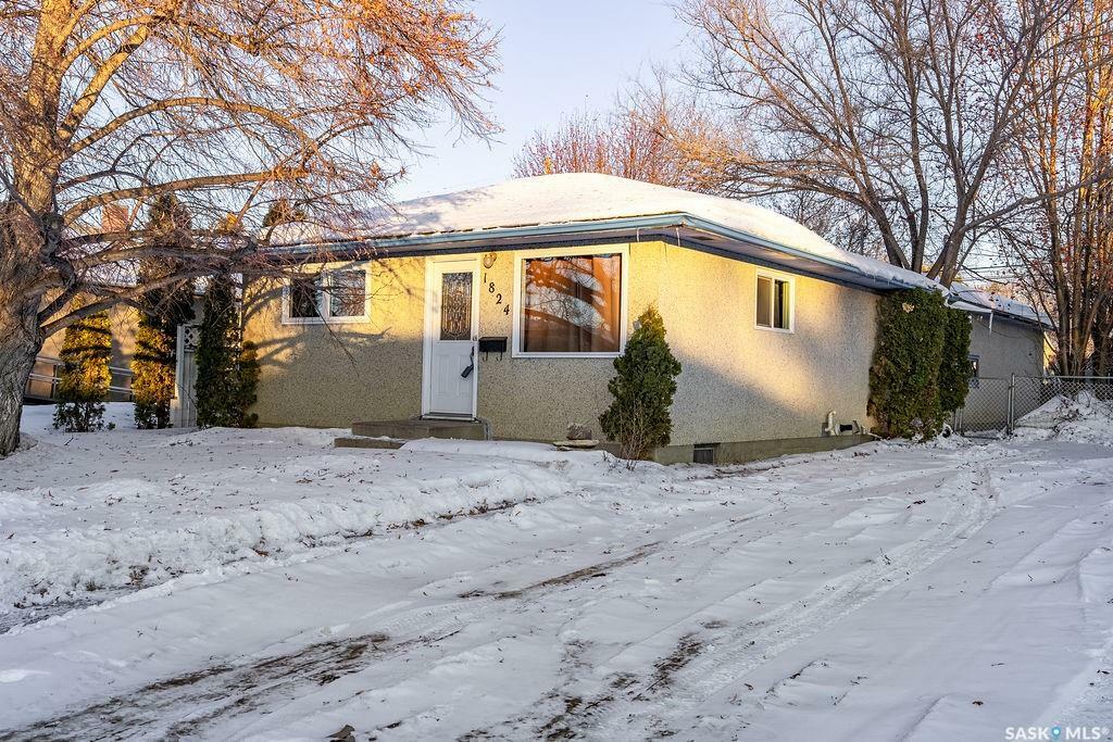 Property Photo:  1824 C Avenue N  SK S7L 1L8 