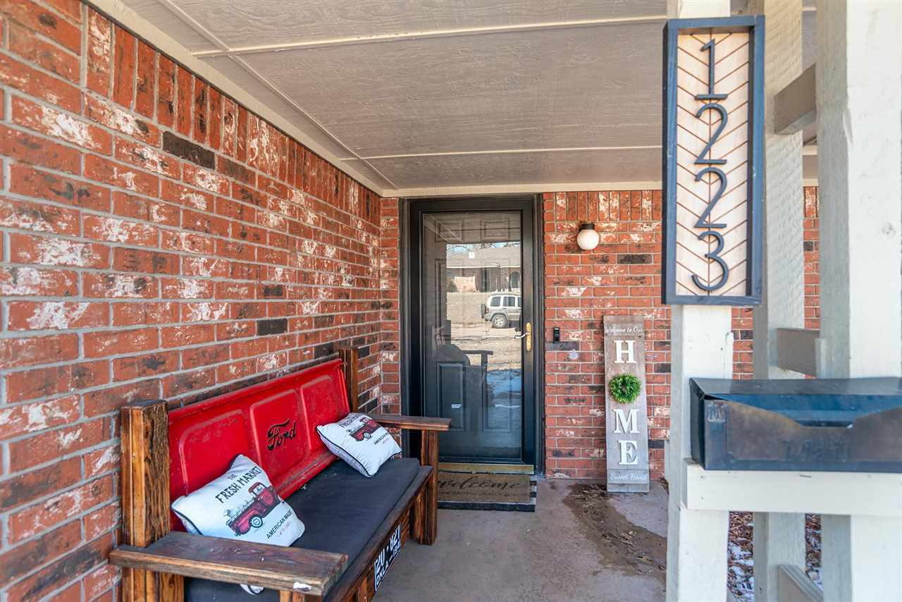 Property Photo: 1223 W Osage Drive OK 74075