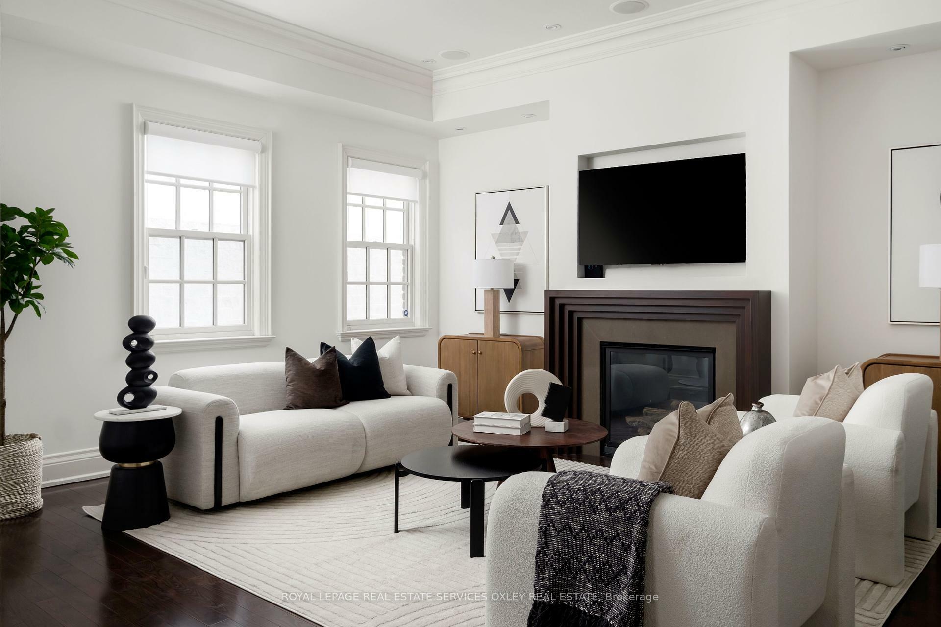 Property Photo: 22 Birch Avenue Th D ON M4V 1C8