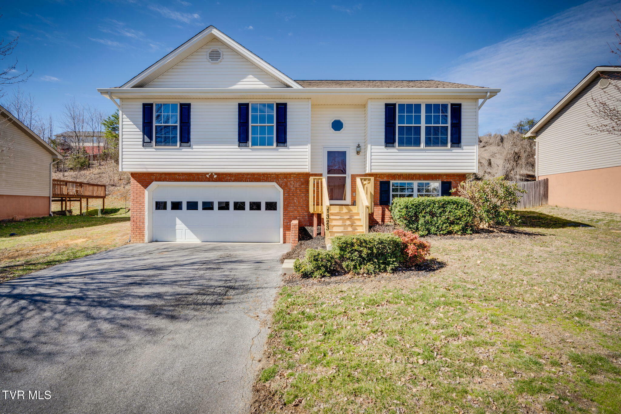 Property Photo:  1323 Meadow Creek Lane  TN 37659 