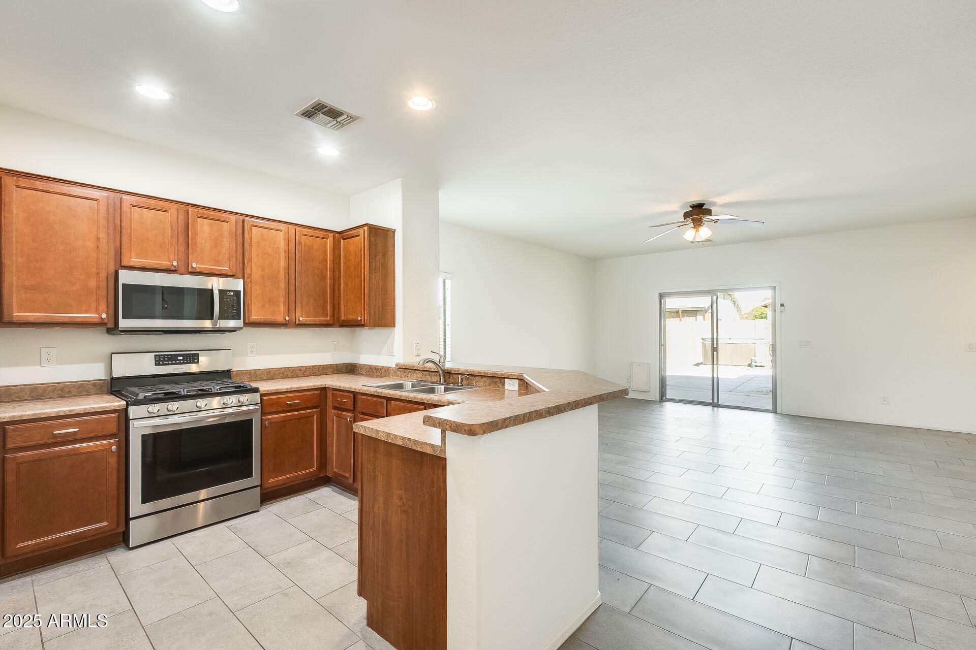 Property Photo:  328 W Dragon Tree Avenue  AZ 85140 