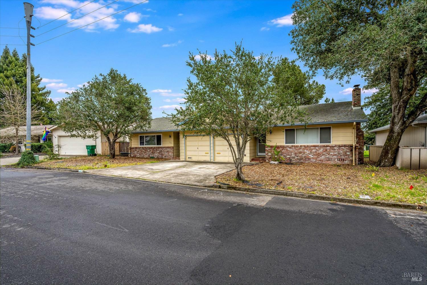 Property Photo:  420 422 Pheasant Lane  CA 95403 