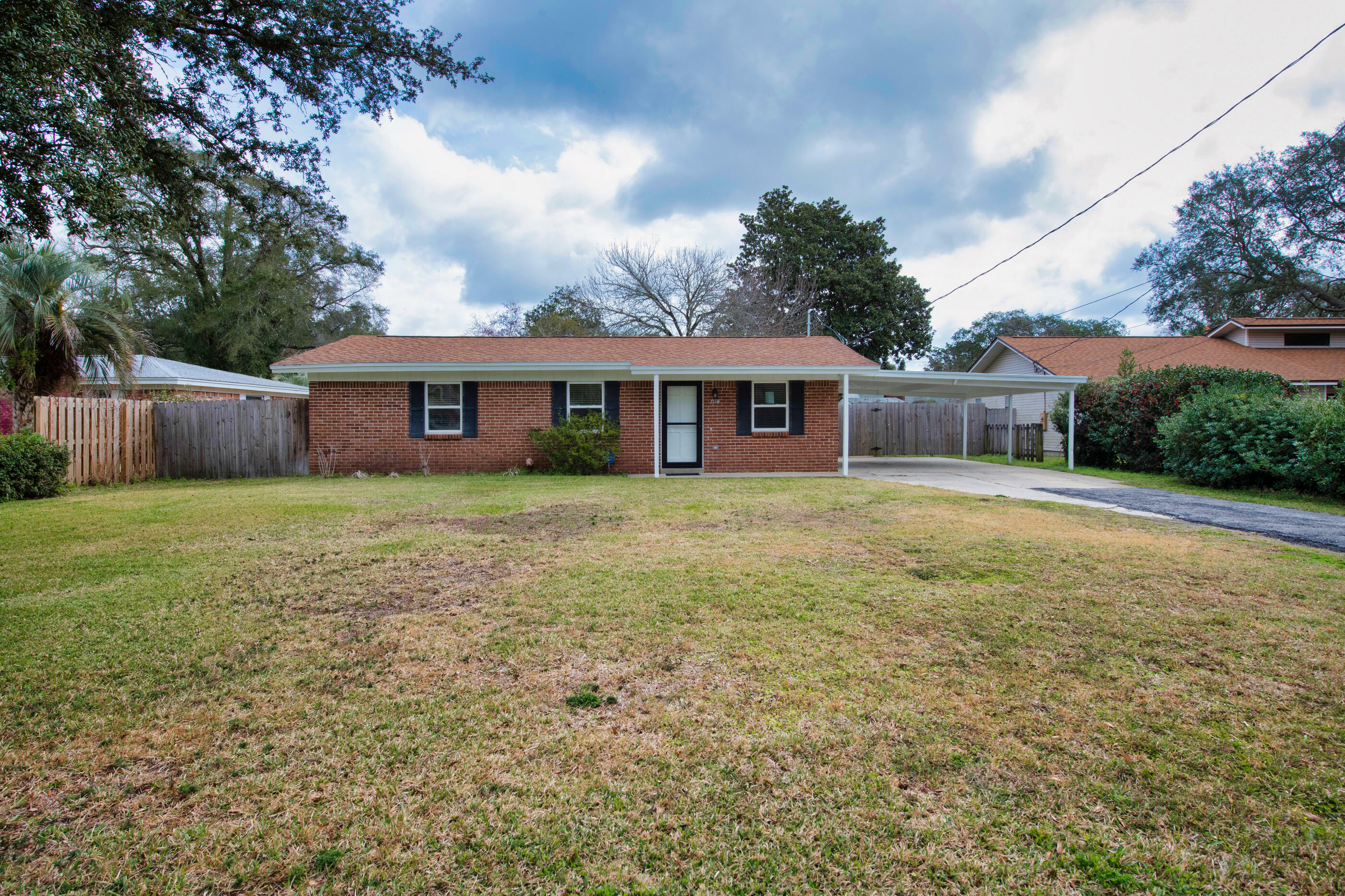 Property Photo:  704 Burton Avenue  FL 32547 