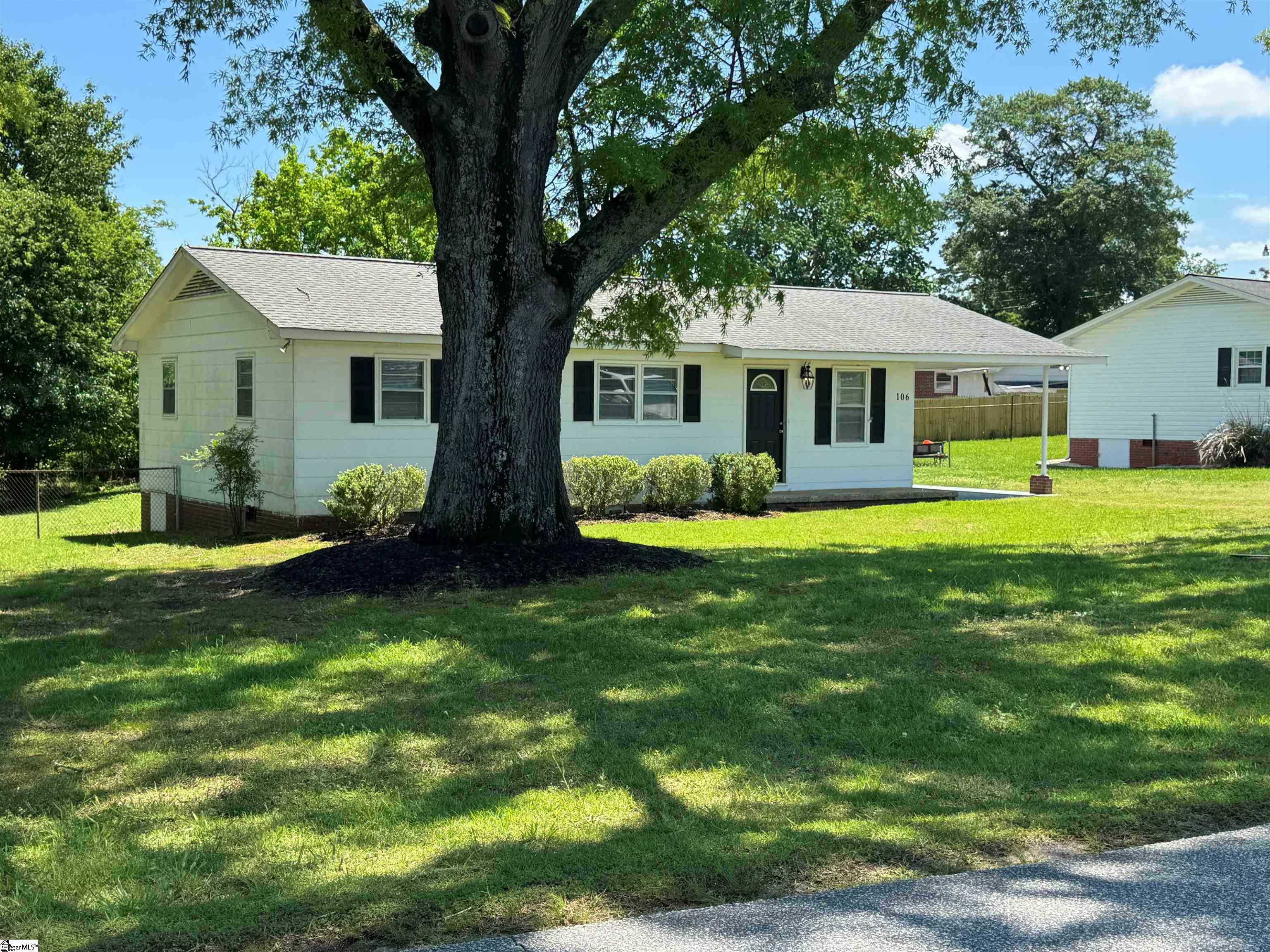 Property Photo: 106 Cloverdale Drive SC 29316