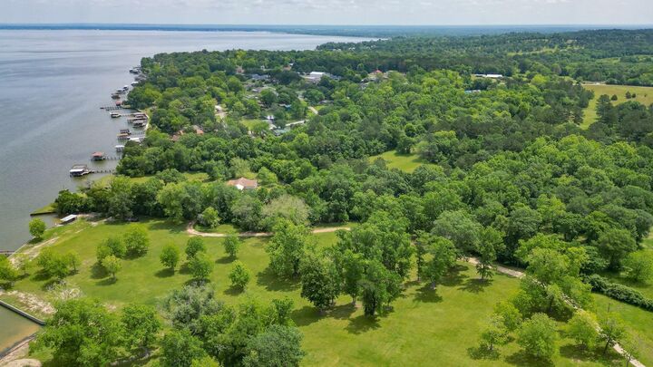 Property Photo: 980 Hill Farm Rd Road TX 77331