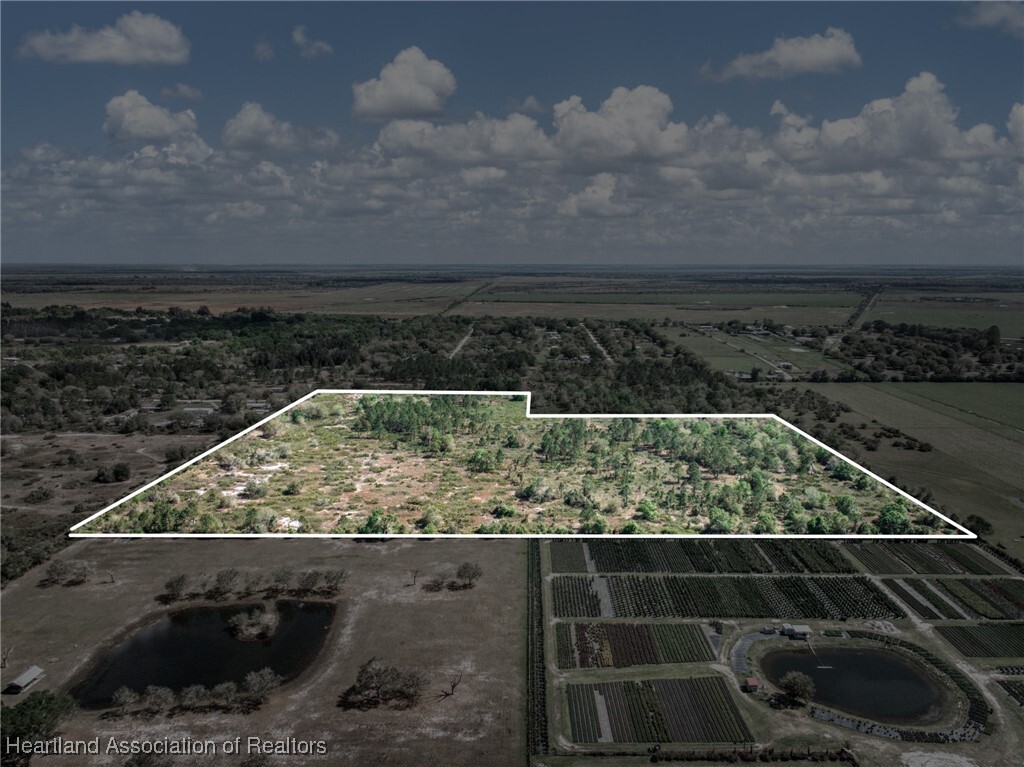 Property Photo: 1300 N Lake Drive FL 33857