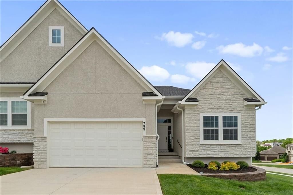 Property Photo:  793 NE Algonquin Street A  MO 64064 