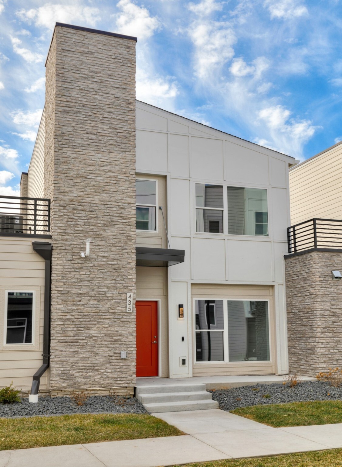 Property Photo: 435 SW 12th Street IA 50309