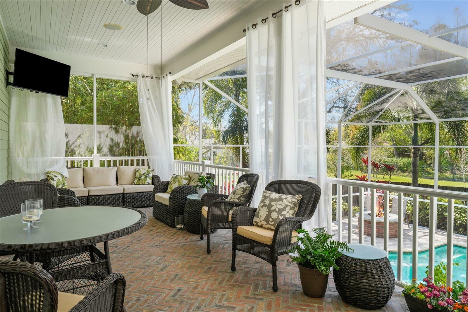 Property Photo: 4603 S Bartlett Street FL 33611