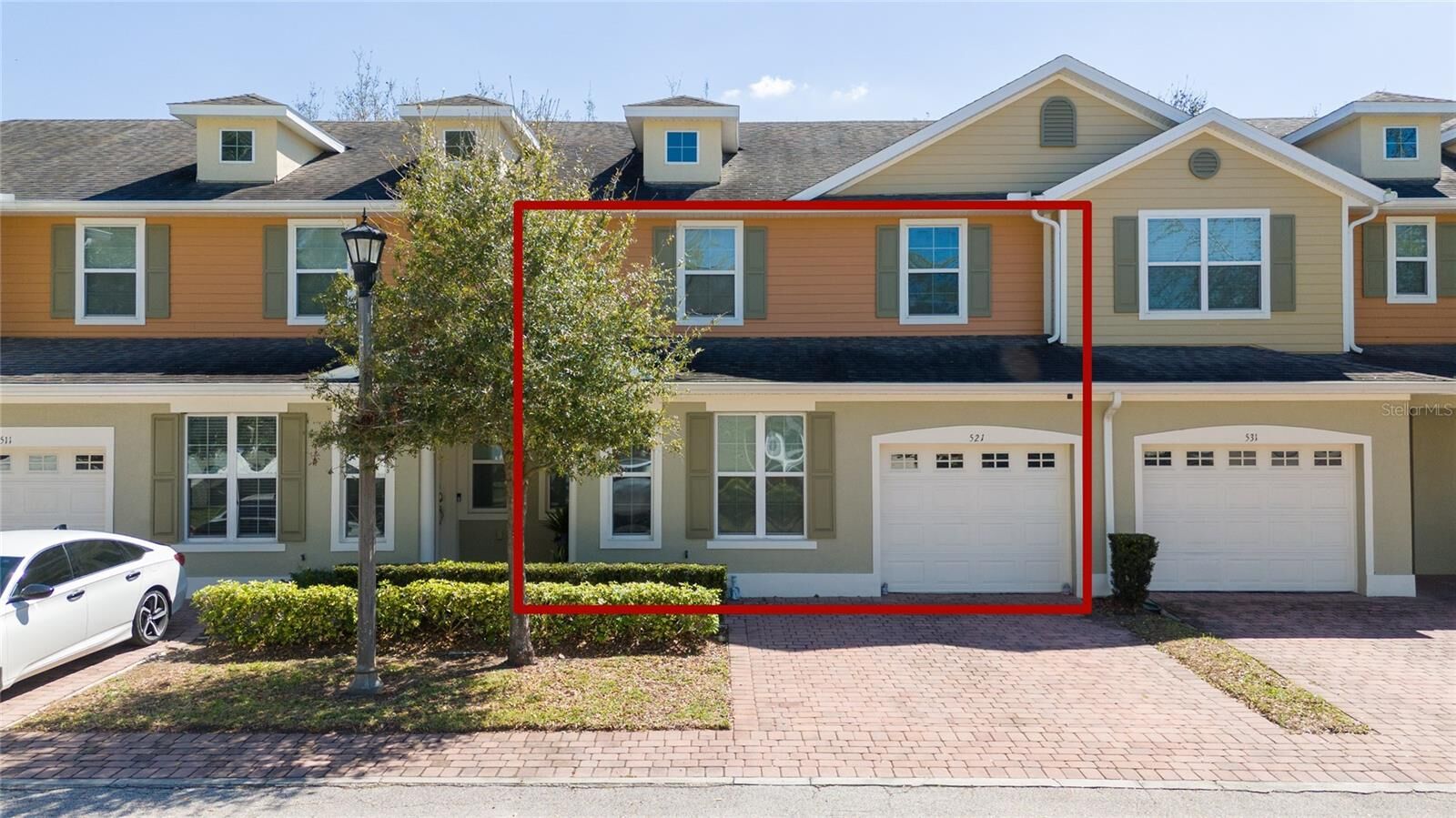 Property Photo: 521 Pacito Way FL 34769
