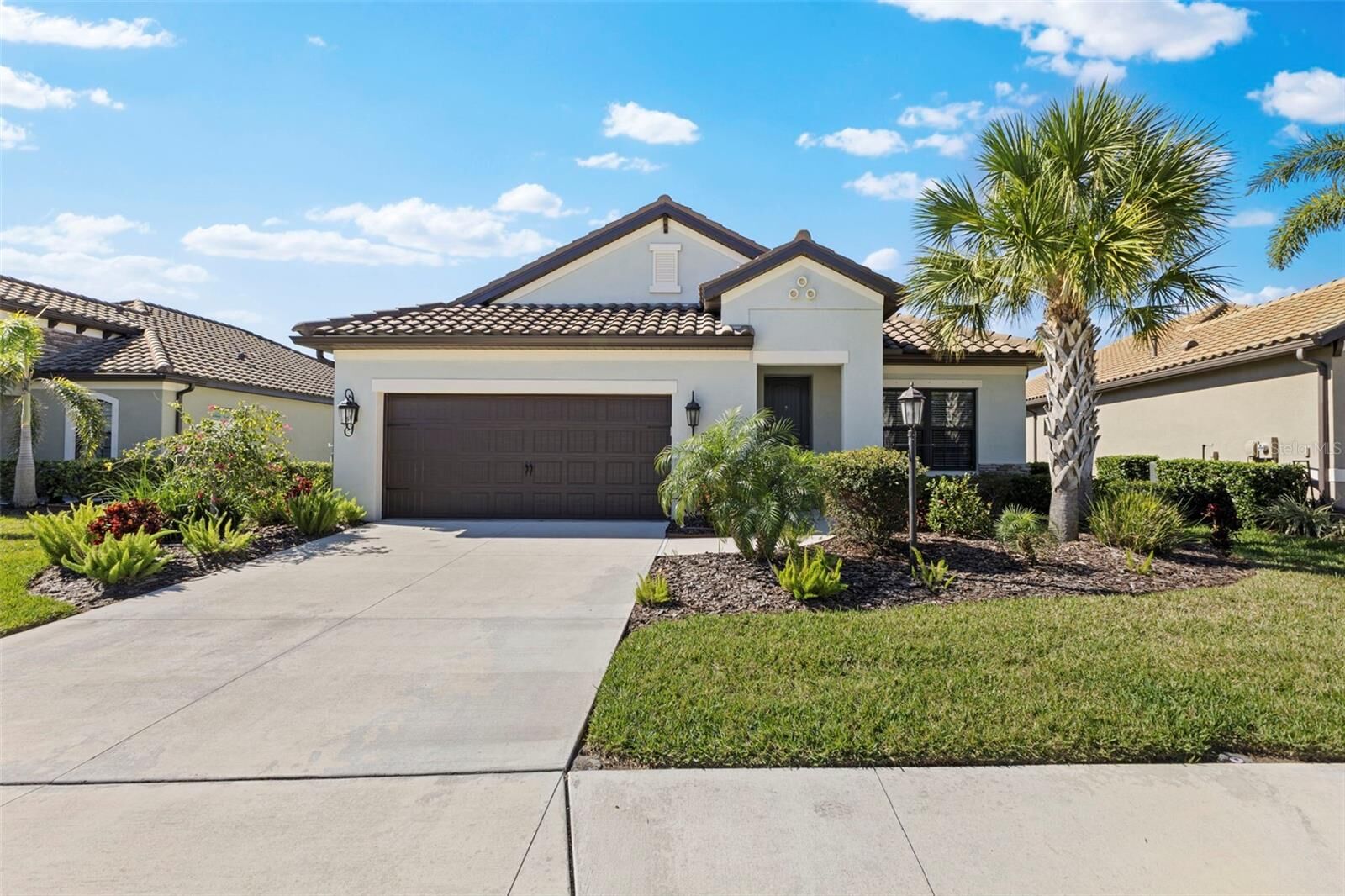 Property Photo:  220 Cassano Drive  FL 34275 