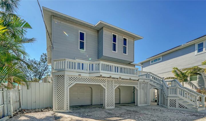 Property Photo:  462 Island Circle  FL 34242 