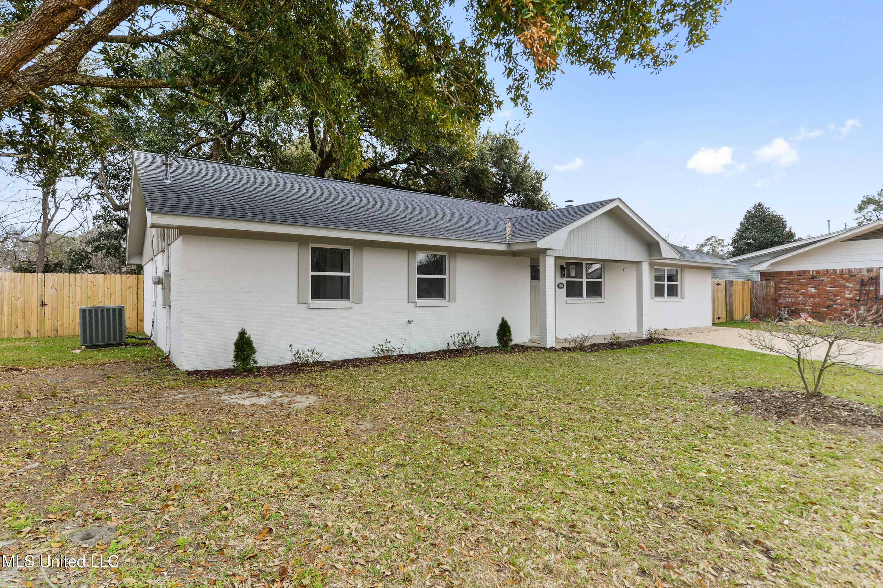 Property Photo:  402 Hunter Drive  MS 39564 