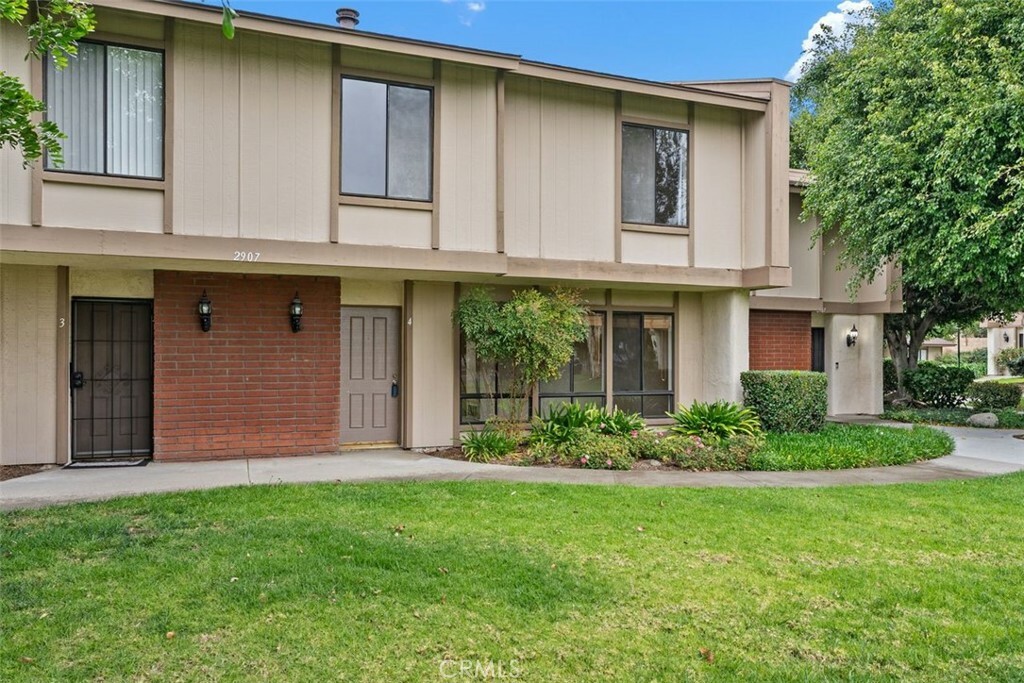 Property Photo:  2907 N Cottonwood Street 4  CA 92865 