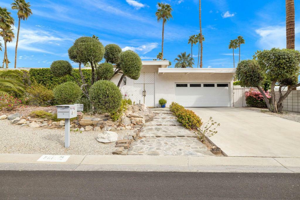 Property Photo: 968 N Fairview Circle CA 92262