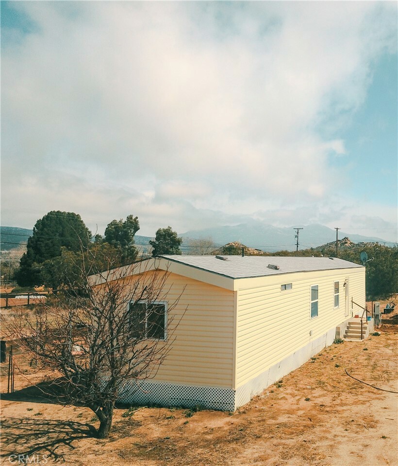 Property Photo:  43910 Terwilliger Road  CA 92539 