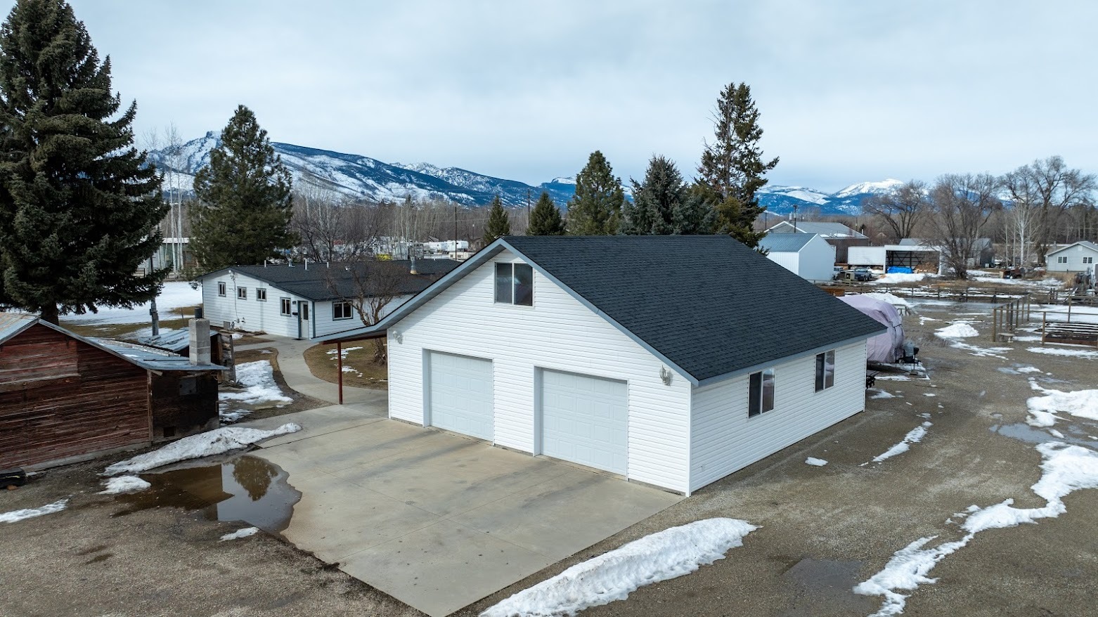 Property Photo: 384 Old Corvallis Road MT 59840