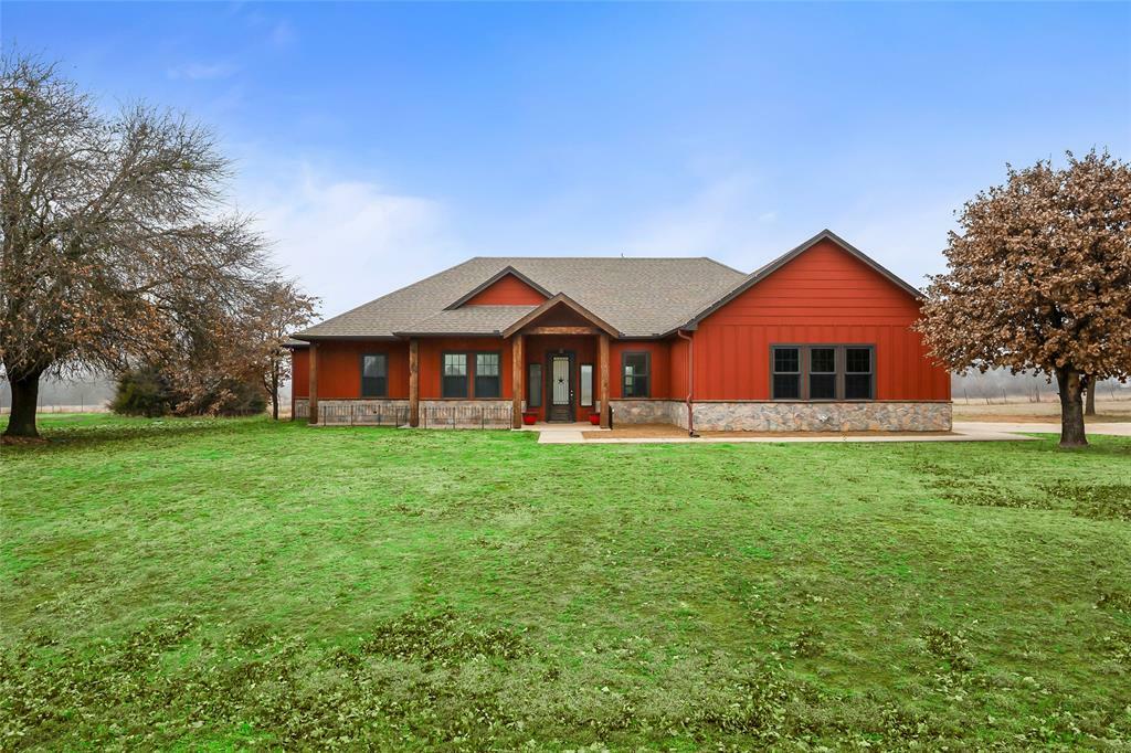 Property Photo: 131 Scarlet Oaks Drive TX 76058