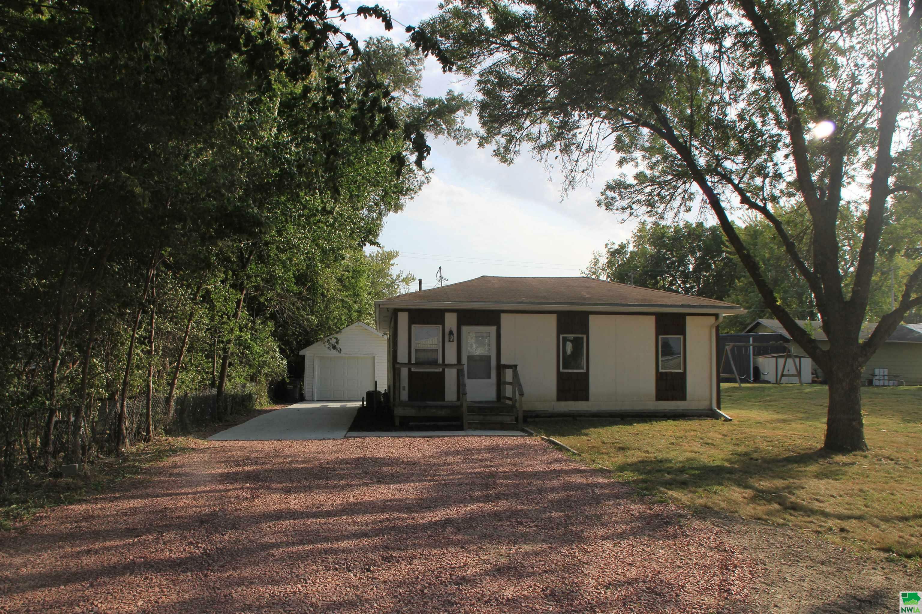 Property Photo: 1210 Locust NE 68730