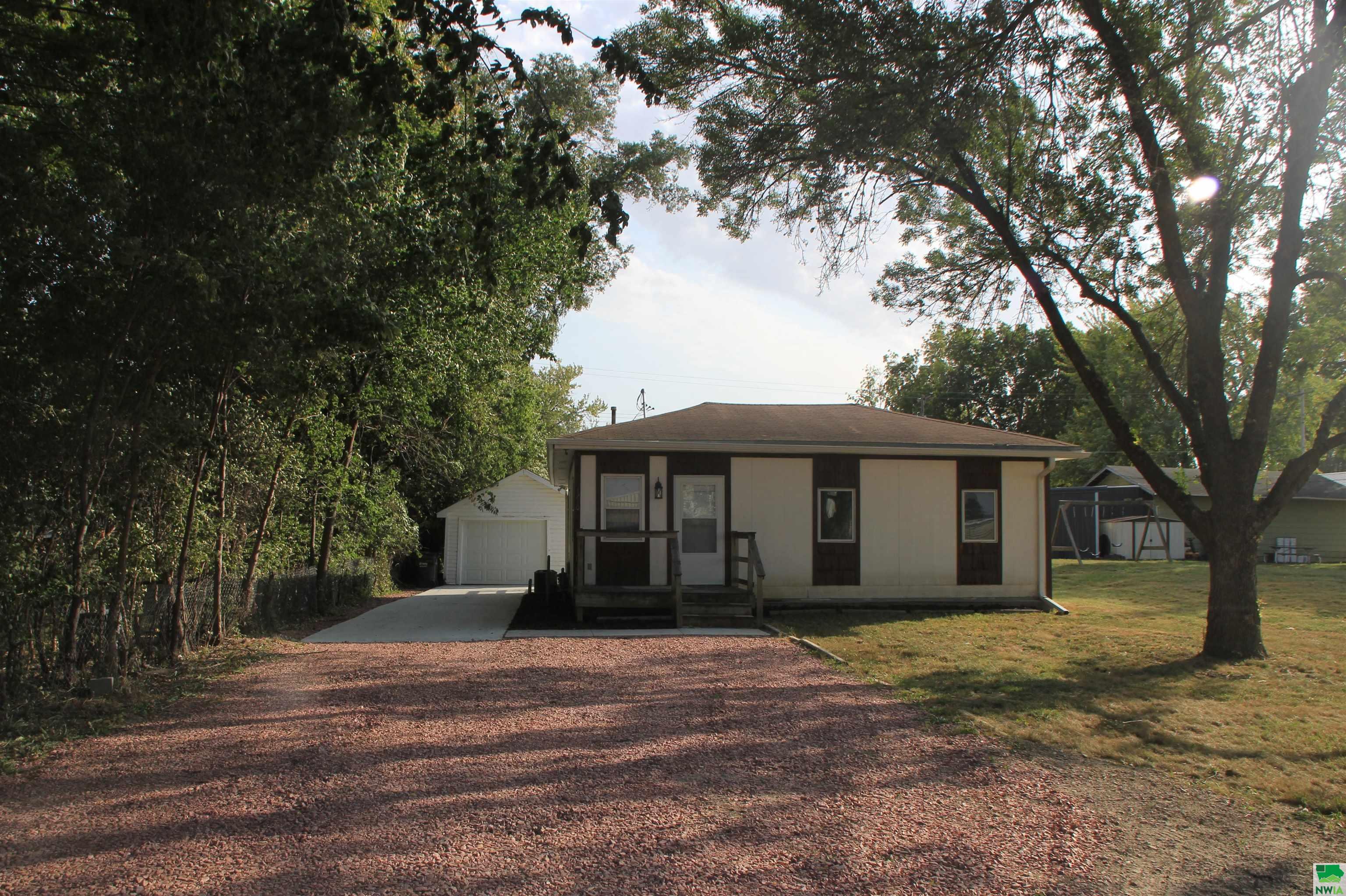 Property Photo: 1210 Locust NE 68730