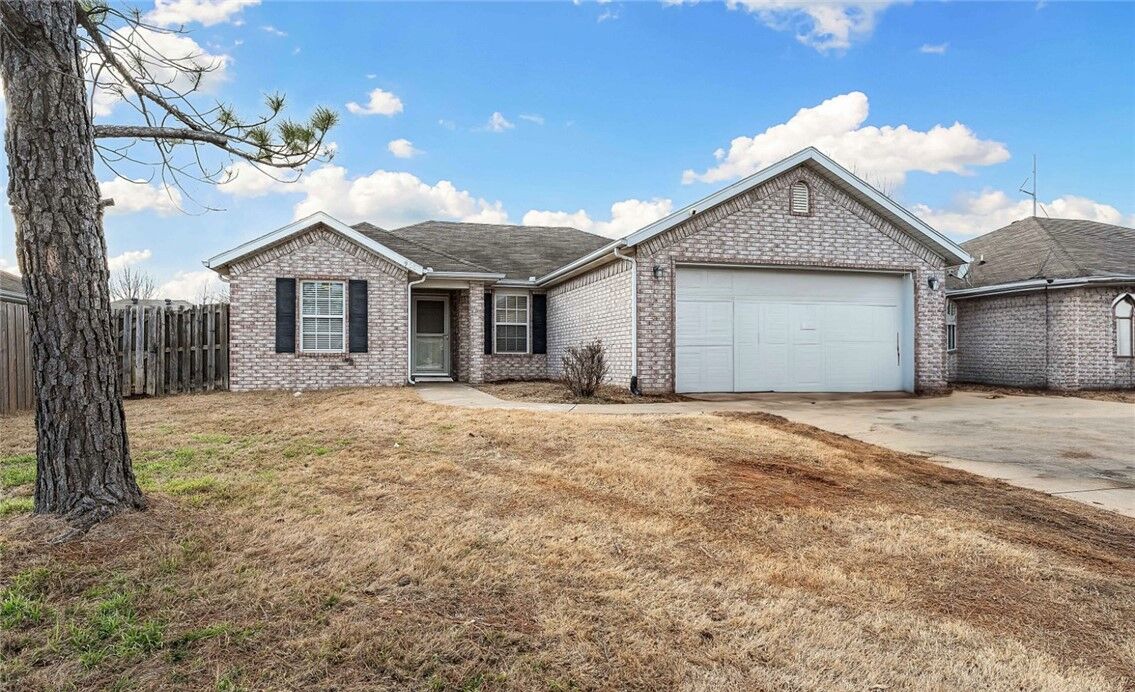 Property Photo:  900 SW River Rock Street  AR 72712 