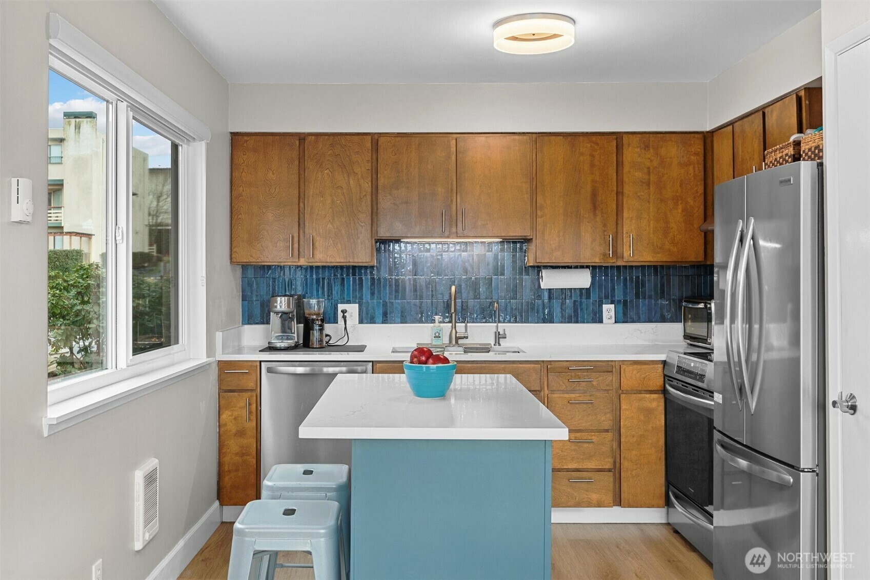 Property Photo:  1110  5th Avenue S 204  WA 98020 