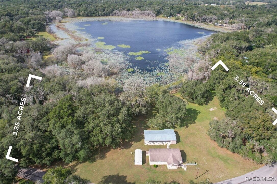 Property Photo: 468 N Woodlake Avenue FL 34453