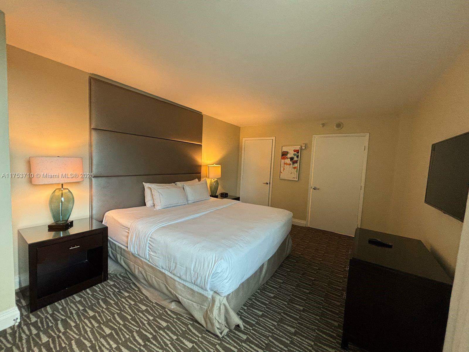 Property Photo: 2670 E Sunrise Blvd 302 FL 33304