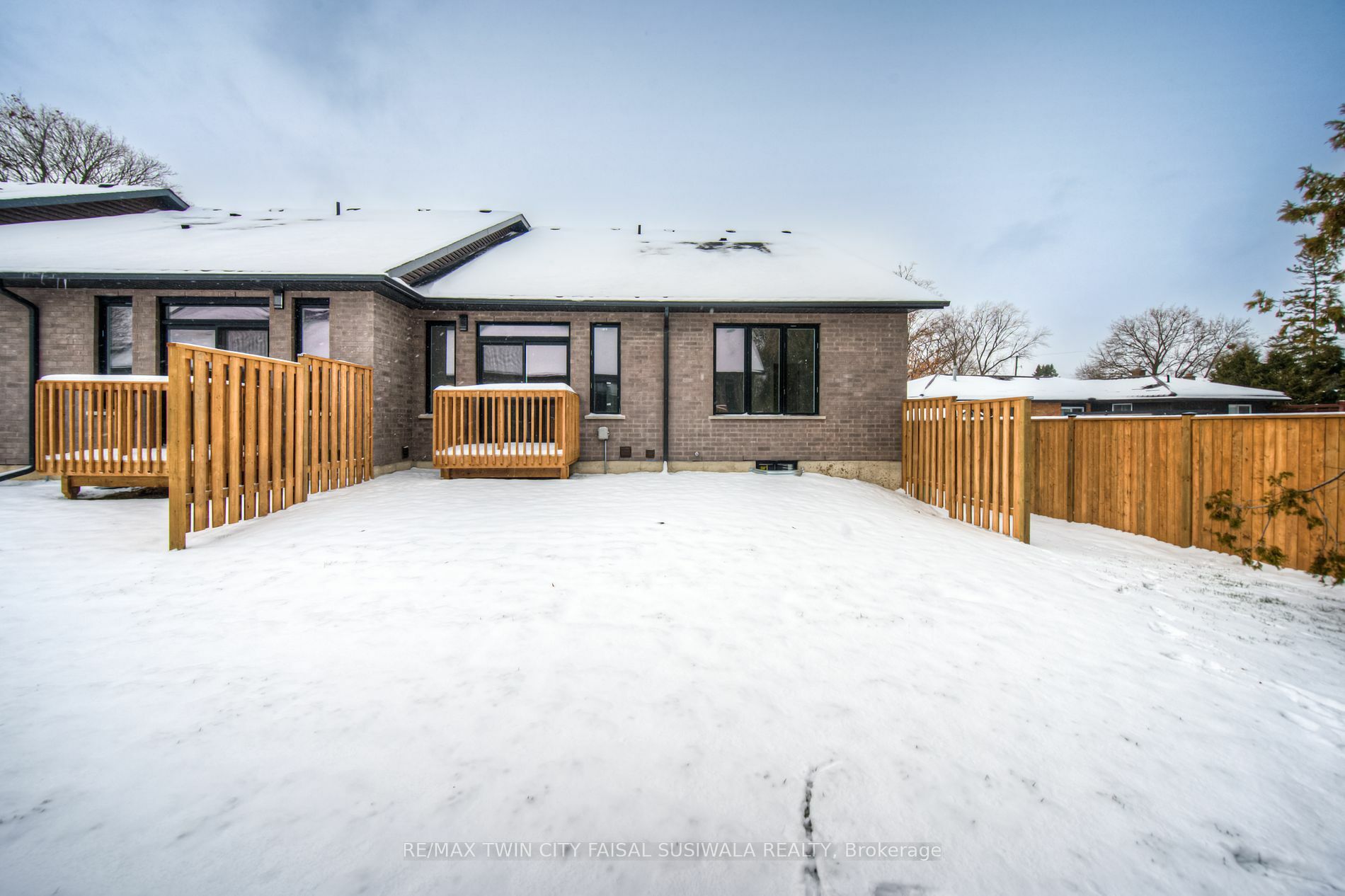 Property Photo:  264 Blair Rd 1  ON N1S 4K9 