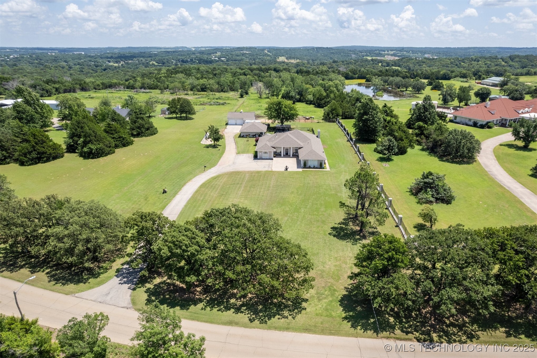 Property Photo: 940 Lou Allard Drive OK 74030
