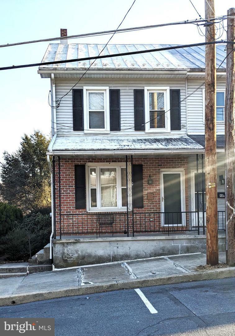 Property Photo:  50 E Summit Street  PA 19540 