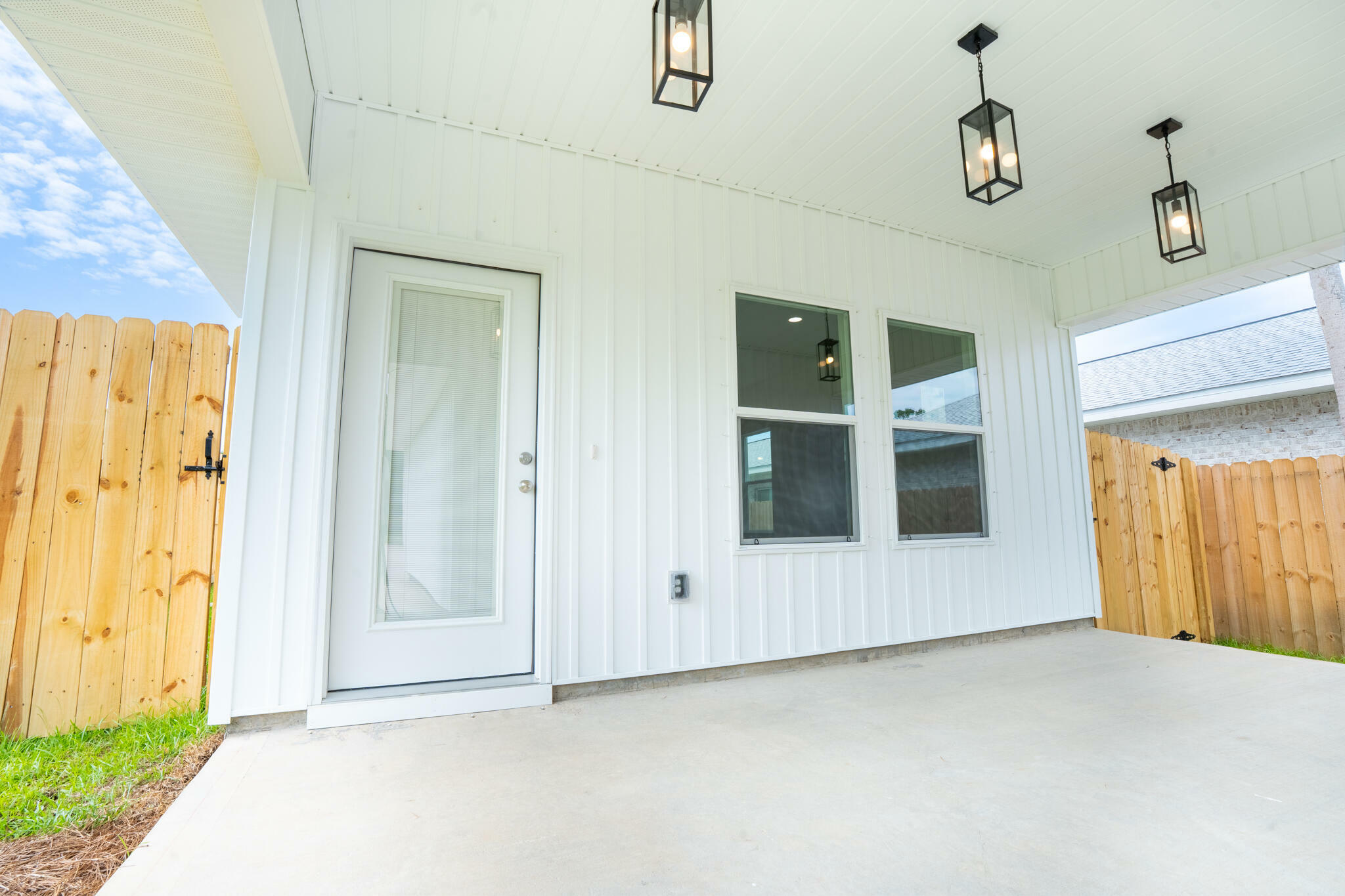Property Photo: 132 2nd Avenue FL 32579