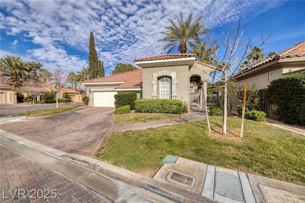 Property Photo: 52 Via Paradiso Street NV 89011