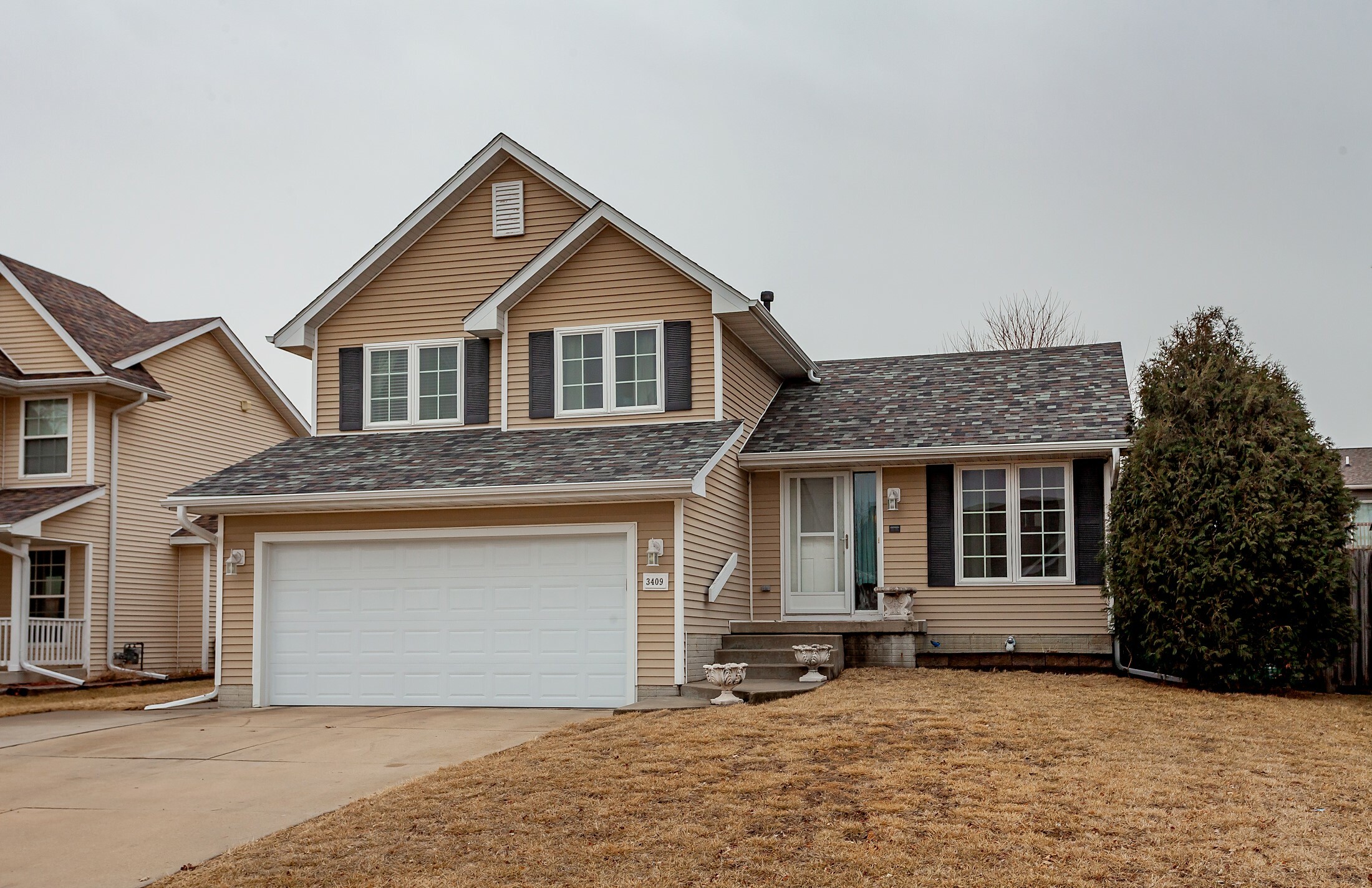 Property Photo:  3409 E 53rd Court  IA 50317 