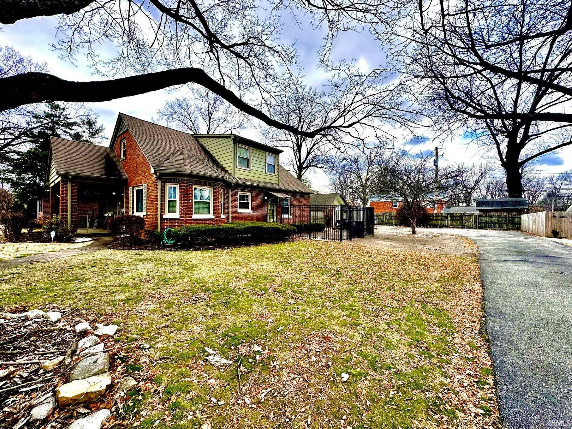 Property Photo:  2329 E Chandler Avenue  IN 47714 