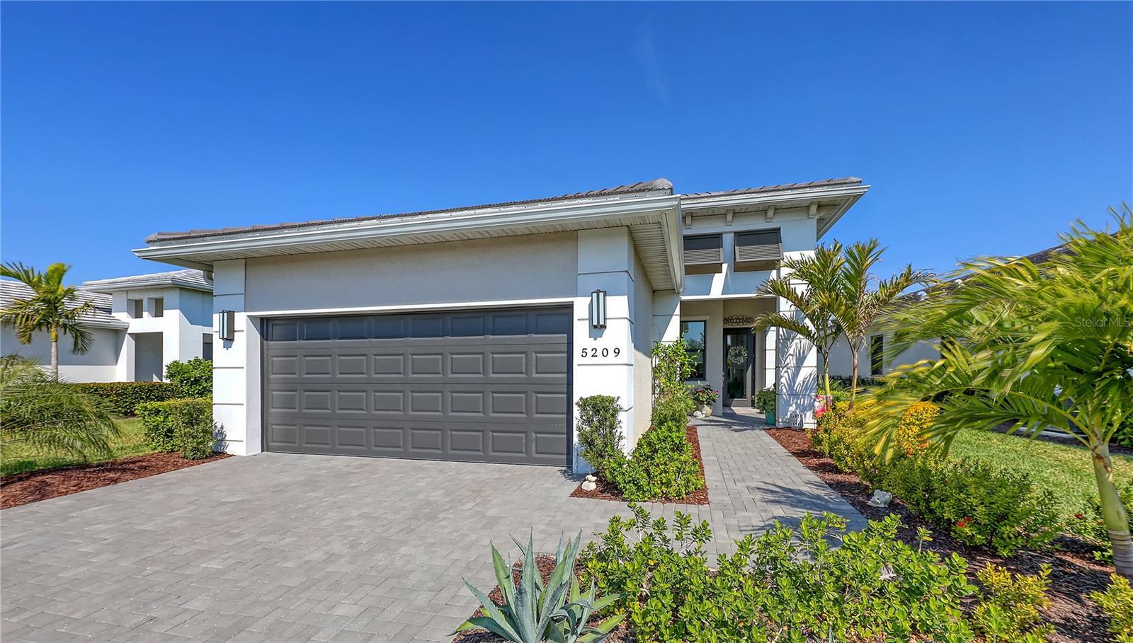 Property Photo:  5209 Barnett Circle  FL 34211 