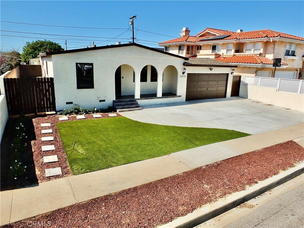 Property Photo:  23721 Alliene Avenue  CA 90501 