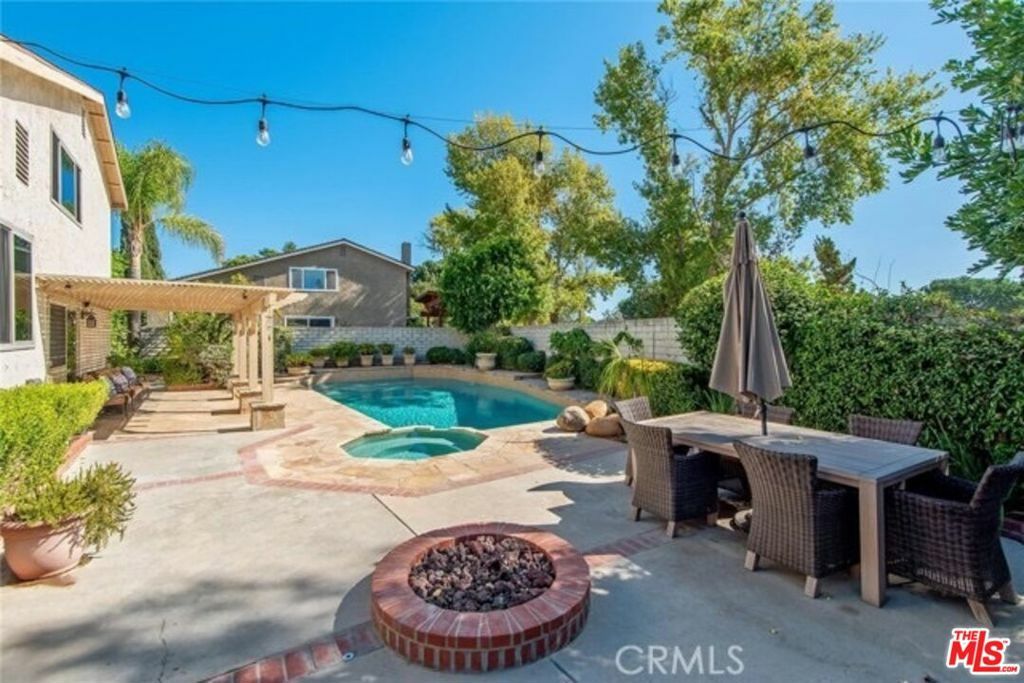 Property Photo: 686 Azalea Street CA 91360