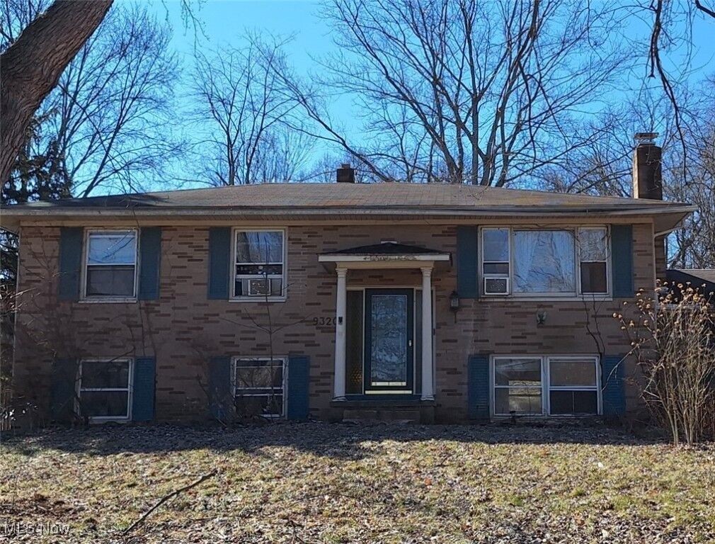 Property Photo:  9320 Summit Street NW  OH 44216 