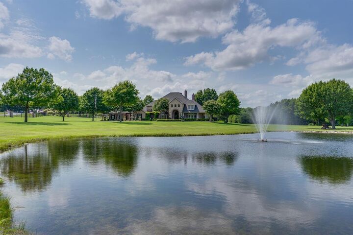 725 Locust Drive  Oak Leaf TX 75154 photo