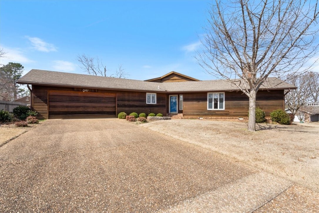 Property Photo: 3483 N Greenbriar Drive AR 72703