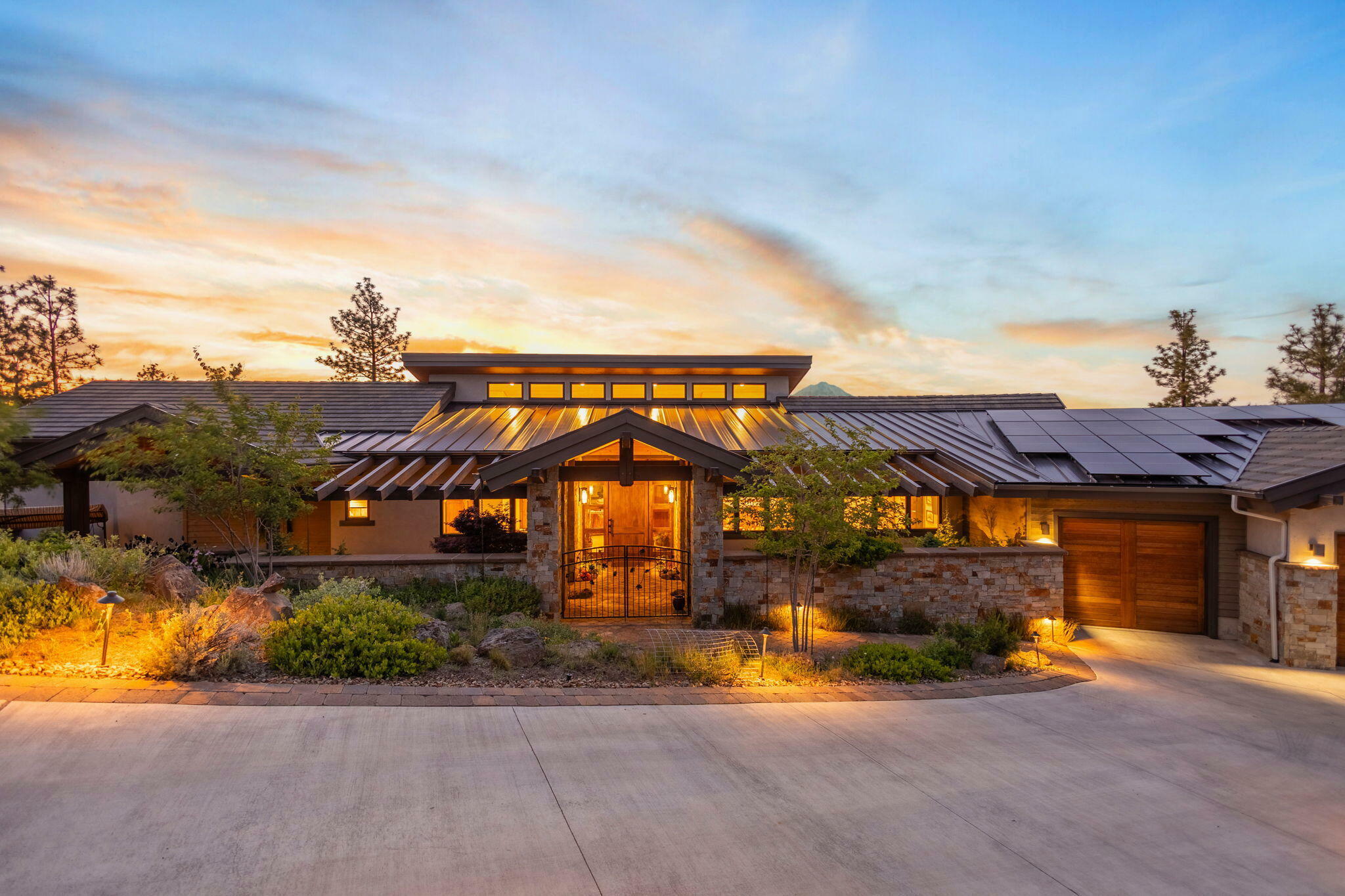 Property Photo: 3487 NW Greenleaf Way OR 97703