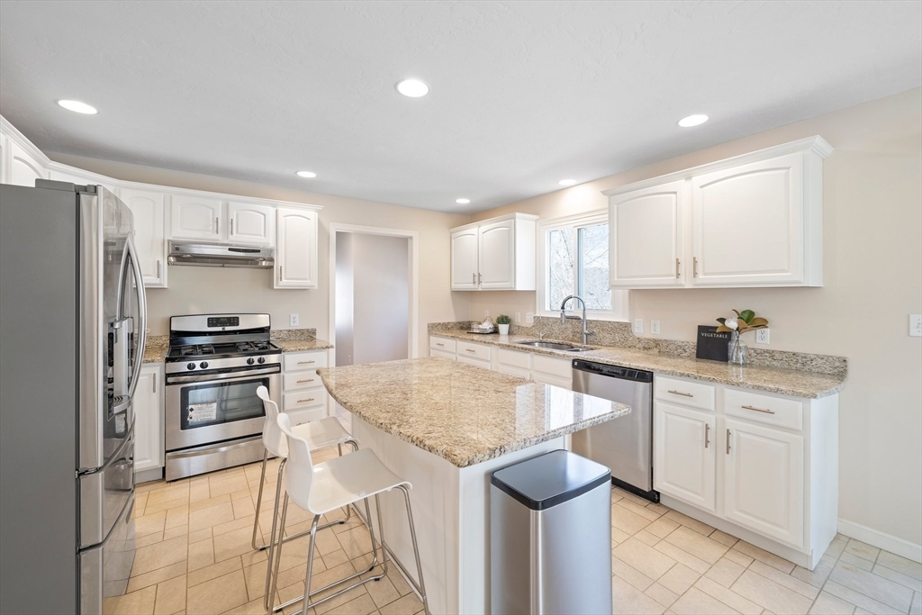 Property Photo: 4 Brentwood Dr MA 01545
