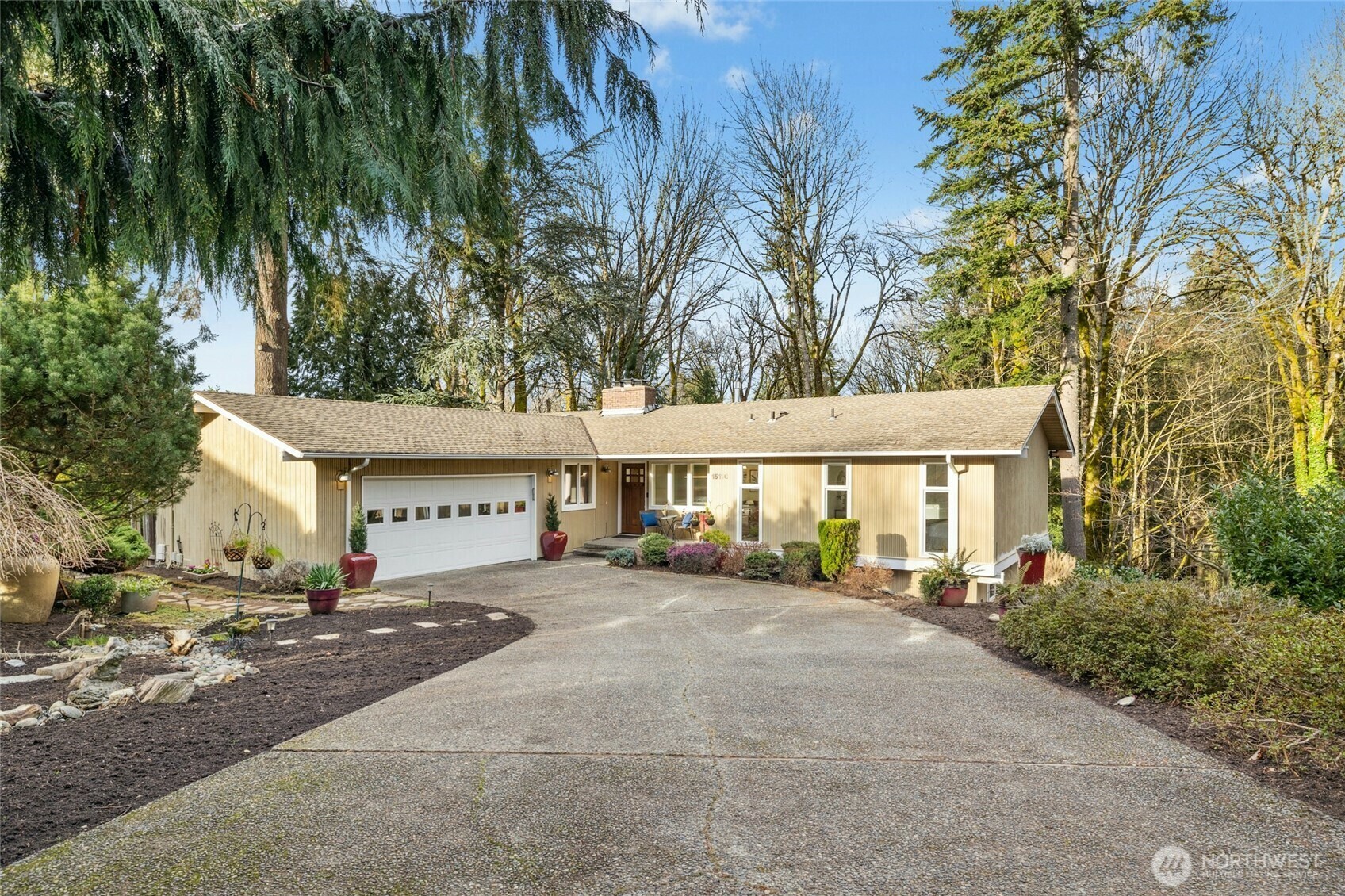 Property Photo: 15116 SE 46th Way WA 98006