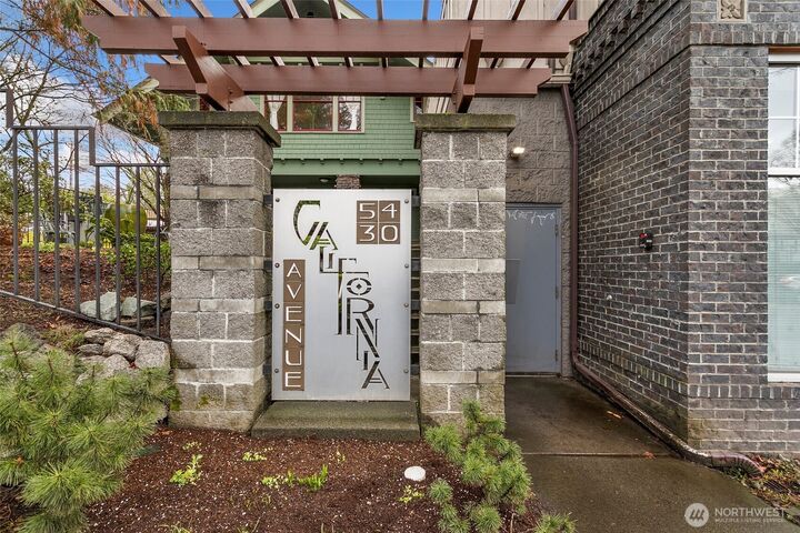 Property Photo: 5430 California Avenue SW 3A WA 98136