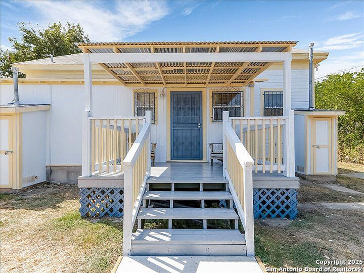 Property Photo:  103 Edinburg St  TX 78210 